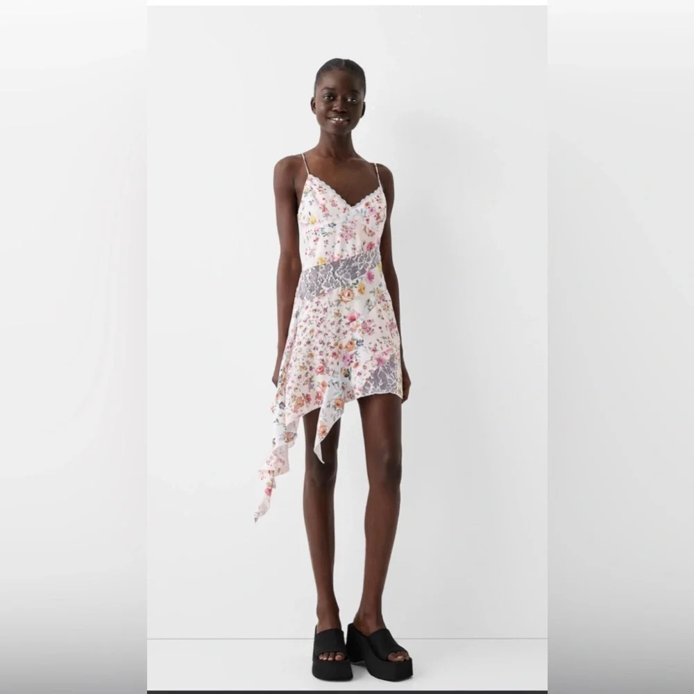 Bershka asymmetric floral and lace mini dress in multi Hem Dress size: Small - Picture 4 of 7